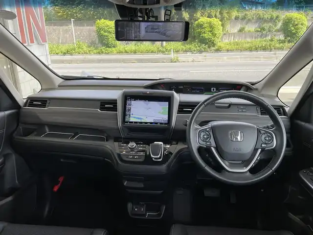 ホンダ フリード＋ ハイブリット G 埼玉県 2022(令4)年 2.8万km パール ワンオーナー/ホンダ純正インターナビ/フルセグTV/Bluetooth/CD/DVD/USB/SD/両側パワスラ/レーンキープ/ハーフレザー/前席シートヒーター/純正AW/LEDライト
