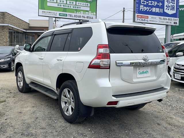 トヨタ ランドクルーザー プラド TX Lパッケージ・G－フロンティア 福島県 2017(平29)年 3.8万km ホワイトパールクリスタルシャイン ・ワンオーナー/・純正SDナビ/（Bt、ワンセグTV、DISC、FM＆AM）/・４WD/・ETC/・ドライブレコーダー/・クルーズコントロール（追従機能なし）/・横滑り防止装置/・LEDヘッドライト/・オートライト/・レザーシート/・D+N席シートヒーター/・D+N席パワーシート/・100V電源/・社外18インチAW/・純正フロアマット/・プッシュスタート/・スマートキー/・スペアキー/・純正エンジンスターター/・純正AWスタッドレスタイヤ4本積載/（265/60R18、22年製造）/・ヘッドランプクリーナー/・IDOL　UP/・排気ガス浄化/・レーダー探知機