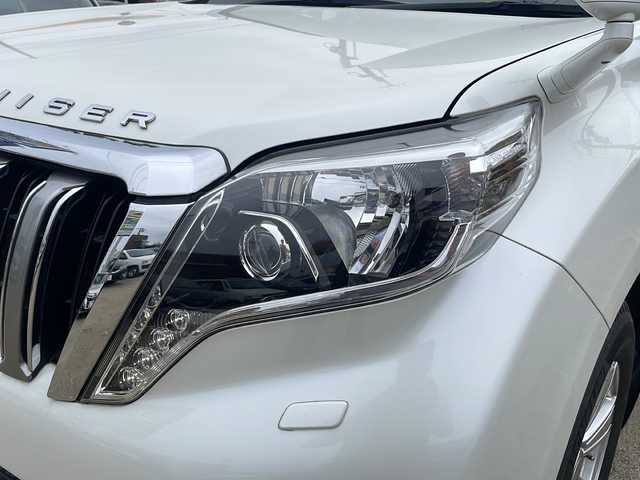 トヨタ ランドクルーザー プラド TX Lパッケージ・G－フロンティア 福島県 2017(平29)年 3.8万km ホワイトパールクリスタルシャイン ・ワンオーナー/・純正SDナビ/（Bt、ワンセグTV、DISC、FM＆AM）/・４WD/・ETC/・ドライブレコーダー/・クルーズコントロール（追従機能なし）/・横滑り防止装置/・LEDヘッドライト/・オートライト/・レザーシート/・D+N席シートヒーター/・D+N席パワーシート/・100V電源/・社外18インチAW/・純正フロアマット/・プッシュスタート/・スマートキー/・スペアキー/・純正エンジンスターター/・純正AWスタッドレスタイヤ4本積載/（265/60R18、22年製造）/・ヘッドランプクリーナー/・IDOL　UP/・排気ガス浄化/・レーダー探知機