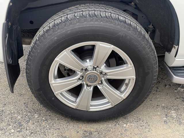 トヨタ ランドクルーザー プラド TX Lパッケージ・G－フロンティア 福島県 2017(平29)年 3.8万km ホワイトパールクリスタルシャイン ・ワンオーナー/・純正SDナビ/（Bt、ワンセグTV、DISC、FM＆AM）/・４WD/・ETC/・ドライブレコーダー/・クルーズコントロール（追従機能なし）/・横滑り防止装置/・LEDヘッドライト/・オートライト/・レザーシート/・D+N席シートヒーター/・D+N席パワーシート/・100V電源/・社外18インチAW/・純正フロアマット/・プッシュスタート/・スマートキー/・スペアキー/・純正エンジンスターター/・純正AWスタッドレスタイヤ4本積載/（265/60R18、22年製造）/・ヘッドランプクリーナー/・IDOL　UP/・排気ガス浄化/・レーダー探知機