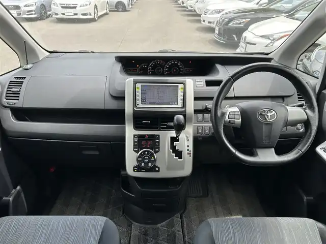 トヨタ ヴォクシー ZS 煌 道東・釧路十勝 2011(平23)年 12.8万km ブラック 4WD/寒冷地仕様/純正ナビ/地デジ/バックカメラ/ETC/両側パワースライドドア/プッシュスタート/スマートキー/パドルシフト/HIDヘッドライト/フォグランプ/ドアバイザー/革巻きステアリング/フロアマット