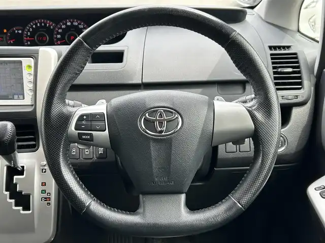 トヨタ ヴォクシー ZS 煌 道東・釧路十勝 2011(平23)年 12.8万km ブラック 4WD/寒冷地仕様/純正ナビ/地デジ/バックカメラ/ETC/両側パワースライドドア/プッシュスタート/スマートキー/パドルシフト/HIDヘッドライト/フォグランプ/ドアバイザー/革巻きステアリング/フロアマット