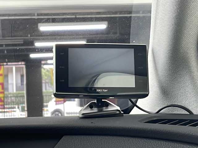 トヨタ プリウス S ツーリングセレクション 愛知県 2020(令2)年 3万km ホワイトパールクリスタルシャイン 禁煙車/9インチナビ/（AM/FM/Bluetooth/フルセグTV/SD)/バックカメラ/トヨタセーフティセンス/・プリクラッシュセーフティ/・レーンキープアシスト/・オートマチックハイビーム/・誤発進抑制機能/ETC/レーダー探知機/ドライブレコーダー/シートヒーター/スマートキー/純正17インチアルミホイール/LEDヘッドライト/純正フロアマット/トノカバー/横滑り防止装置