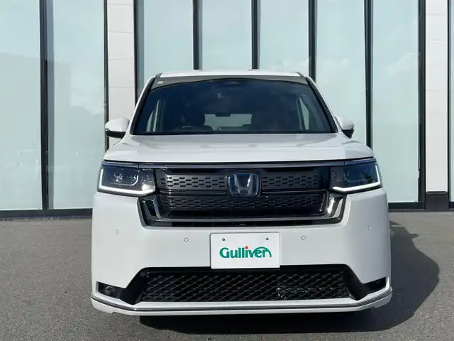 ホンダ ステップワゴン スパーダ eHEV 大阪府 2023(令5)年 3.4万km プラチナホワイトパール ホンダセンシング/クルーズコントロール/ブラインドスポットモニター/両側パワースライドドア/パワーテールゲート/純正11.4インチメモリーナビ/Bluetooth/CD/DVD/フルセグTV/USB/バックカメラ/純正10.1インチフリップダウンモニター/シートヒーター/オットマン/ビルトインETC/純正フロアマット