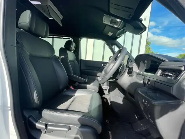 ホンダ ステップワゴン スパーダ eHEV 大阪府 2023(令5)年 3.4万km プラチナホワイトパール ホンダセンシング/クルーズコントロール/ブラインドスポットモニター/両側パワースライドドア/パワーテールゲート/純正11.4インチメモリーナビ/Bluetooth/CD/DVD/フルセグTV/USB/バックカメラ/純正10.1インチフリップダウンモニター/シートヒーター/オットマン/ビルトインETC/純正フロアマット