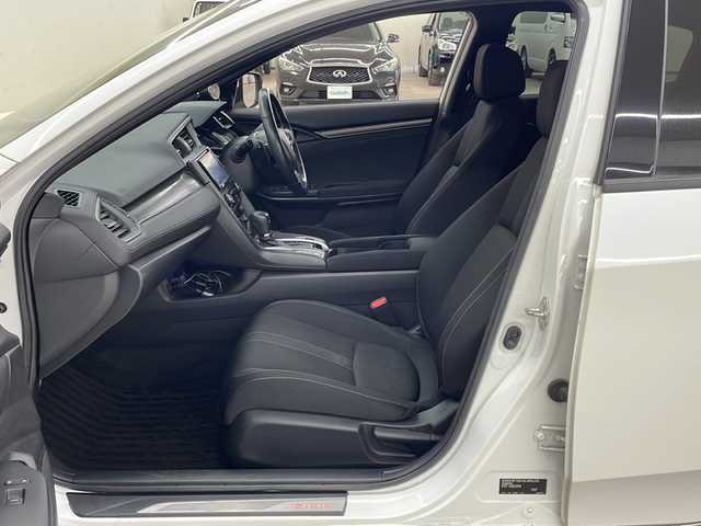 ホンダ シビック ハッチバック 道央・札幌 2018(平30)年 6.5万km ホワイトオーキッドパール /社外ナビ：MDV-D504BT/（CD/DVD/SD/BT/ラジオ/フルセグ）//レーダークルーズコントロール//LEDヘッドライト//衝突被害軽減システム//アイドリングストップ//横滑り防止機能//レーンキープアシスト//アイドリングストップ//社外ドライブレコーダー//ビルトインETC//オートライト//フォグライト//オートエアコン//スペアキー
