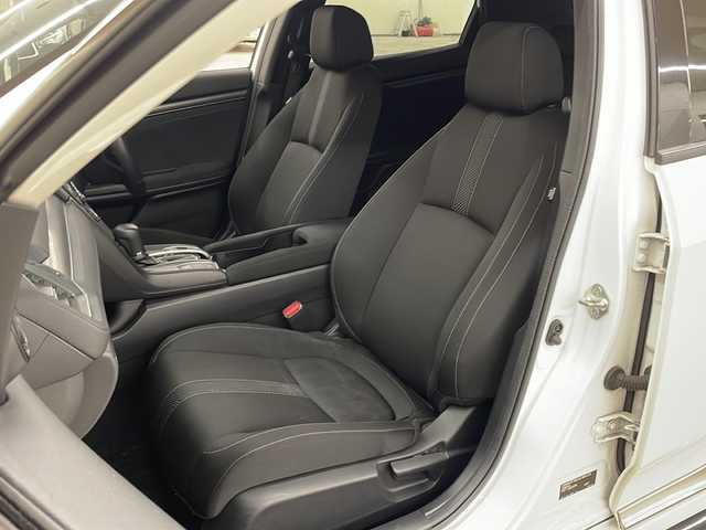 ホンダ シビック ハッチバック 道央・札幌 2018(平30)年 6.5万km ホワイトオーキッドパール /社外ナビ：MDV-D504BT/（CD/DVD/SD/BT/ラジオ/フルセグ）//レーダークルーズコントロール//LEDヘッドライト//衝突被害軽減システム//アイドリングストップ//横滑り防止機能//レーンキープアシスト//アイドリングストップ//社外ドライブレコーダー//ビルトインETC//オートライト//フォグライト//オートエアコン//スペアキー