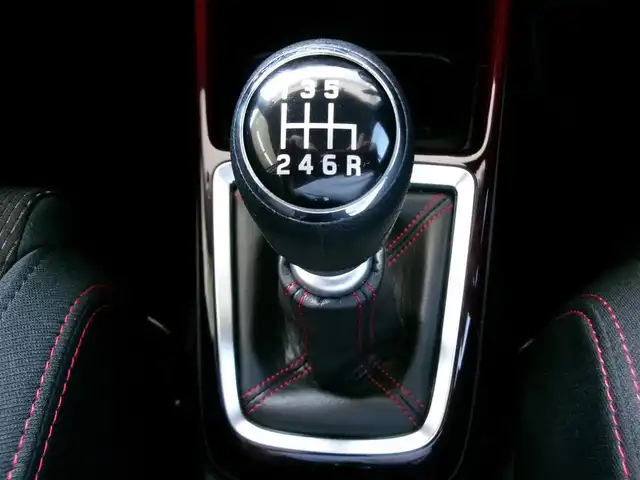 スズキ スイフト スポーツ 群馬県 2024(令6)年 1万km ピュアホワイトP ワンオーナー/純正エアロ/純正17インチアルミホイール/スズキセーフティサポート/純正ビルトインETC/D席シートヒーター/スマートキー×2/プッシュスタート/保証書＆取説