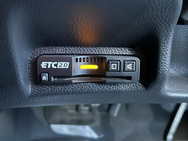 ホンダ ヴェゼル ハイブリッド e:HEV Z 愛媛県 2023(令5)年 1.8万km クリスタルブラックパール 純正９インチナビ　/Ｂｌｕｅｔｏｏｔｈ　/バックカメラ　/レーダークルーズコントロールシートヒーター　/ブラインドスポットモニター　/ハーフレザーシート　/ダウンヒルアシストコントロール　/置くだけ充電　/ETC