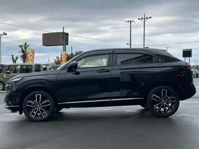 ホンダ ヴェゼル ハイブリッド e:HEV Z 愛媛県 2023(令5)年 1.8万km クリスタルブラックパール 純正９インチナビ　/Ｂｌｕｅｔｏｏｔｈ　/バックカメラ　/レーダークルーズコントロールシートヒーター　/ブラインドスポットモニター　/ハーフレザーシート　/ダウンヒルアシストコントロール　/置くだけ充電　/ETC