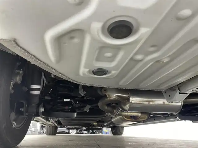 トヨタ ヴォクシー ZS 煌Ⅲ 宮城県 2020(令2)年 3.5万km ホワイトパールクリスタルシャイン ７人乗り/ワンオーナー/黒ハーフレザーシート/ドアエッジモール(両側フロントドア)/シートバックテーブル/サイドテーブル/純正12.1インチフリップダウンモニター【V12T-R68C】/純正10インチSDナビ【NSZN-Z68T】/(AM/FM/Bluetooth/CD/DVD/フルセグTV)/バックカメラ/ビルトインETC/Toyota Safety Sense/・LDA(レーンディパーチャーアラート)/・オートマチックハイビーム/・先行車発進告知機能/・PCS(プリクラッシュセーフティ)/クルーズコントロール/アイドリングストップ/両側パワースライドドア/オートライト/クリアランスソナー/コーナーセンサー/フロントフォグランプ/盗難防止装置/横滑り防止機能/電格ウィンカーミラー/プッシュスタート/フロアマット/純正１６インチアルミホイール/ステアリングスイッチ/USB充電ソケット×２/前後ドライブレコーダーYupiteru【SN-TW78d】/後席用サンシェード/スペアキー×１/ドアバイザー/ドラレコ取扱説明書/取扱説明書/保証書