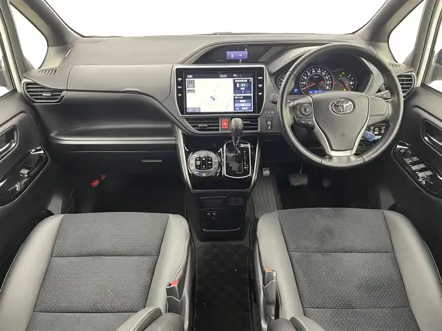 トヨタ ヴォクシー ZS 煌Ⅲ 宮城県 2020(令2)年 3.5万km ホワイトパールクリスタルシャイン ７人乗り/ワンオーナー/黒ハーフレザーシート/ドアエッジモール(両側フロントドア)/シートバックテーブル/サイドテーブル/純正12.1インチフリップダウンモニター【V12T-R68C】/純正10インチSDナビ【NSZN-Z68T】/(AM/FM/Bluetooth/CD/DVD/フルセグTV)/バックカメラ/ビルトインETC/Toyota Safety Sense/・LDA(レーンディパーチャーアラート)/・オートマチックハイビーム/・先行車発進告知機能/・PCS(プリクラッシュセーフティ)/クルーズコントロール/アイドリングストップ/両側パワースライドドア/オートライト/クリアランスソナー/コーナーセンサー/フロントフォグランプ/盗難防止装置/横滑り防止機能/電格ウィンカーミラー/プッシュスタート/フロアマット/純正１６インチアルミホイール/ステアリングスイッチ/USB充電ソケット×２/前後ドライブレコーダーYupiteru【SN-TW78d】/後席用サンシェード/スペアキー×１/ドアバイザー/ドラレコ取扱説明書/取扱説明書/保証書