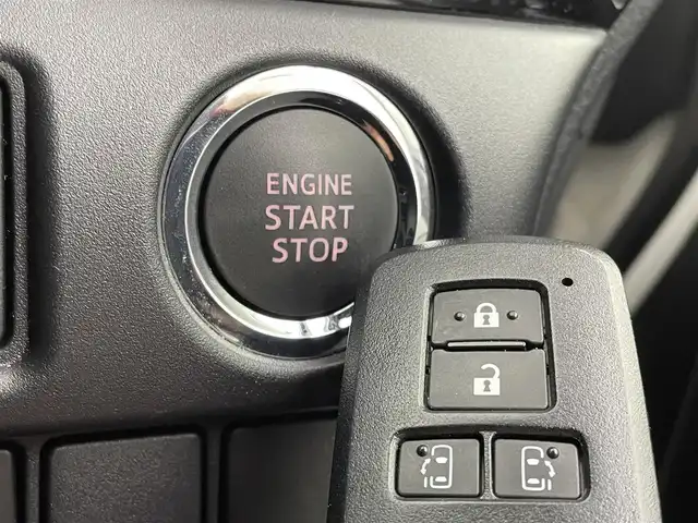 トヨタ ヴォクシー ZS 煌Ⅲ 宮城県 2020(令2)年 3.5万km ホワイトパールクリスタルシャイン ７人乗り/ワンオーナー/黒ハーフレザーシート/ドアエッジモール(両側フロントドア)/シートバックテーブル/サイドテーブル/純正12.1インチフリップダウンモニター【V12T-R68C】/純正10インチSDナビ【NSZN-Z68T】/(AM/FM/Bluetooth/CD/DVD/フルセグTV)/バックカメラ/ビルトインETC/Toyota Safety Sense/・LDA(レーンディパーチャーアラート)/・オートマチックハイビーム/・先行車発進告知機能/・PCS(プリクラッシュセーフティ)/クルーズコントロール/アイドリングストップ/両側パワースライドドア/オートライト/クリアランスソナー/コーナーセンサー/フロントフォグランプ/盗難防止装置/横滑り防止機能/電格ウィンカーミラー/プッシュスタート/フロアマット/純正１６インチアルミホイール/ステアリングスイッチ/USB充電ソケット×２/前後ドライブレコーダーYupiteru【SN-TW78d】/後席用サンシェード/スペアキー×１/ドアバイザー/ドラレコ取扱説明書/取扱説明書/保証書