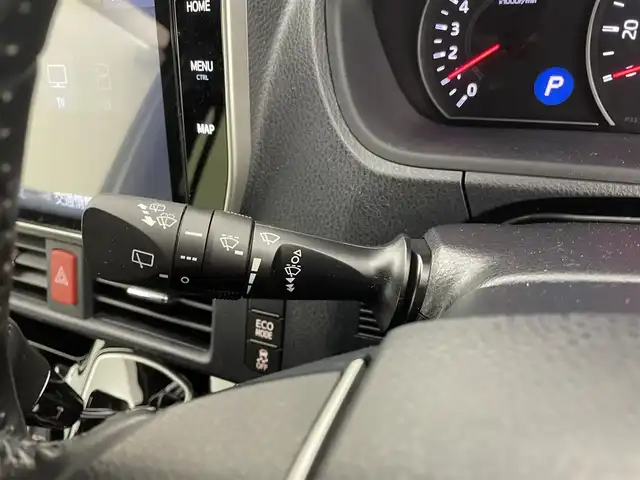 トヨタ ヴォクシー ZS 煌Ⅲ 宮城県 2020(令2)年 3.5万km ホワイトパールクリスタルシャイン ７人乗り/ワンオーナー/黒ハーフレザーシート/ドアエッジモール(両側フロントドア)/シートバックテーブル/サイドテーブル/純正12.1インチフリップダウンモニター【V12T-R68C】/純正10インチSDナビ【NSZN-Z68T】/(AM/FM/Bluetooth/CD/DVD/フルセグTV)/バックカメラ/ビルトインETC/Toyota Safety Sense/・LDA(レーンディパーチャーアラート)/・オートマチックハイビーム/・先行車発進告知機能/・PCS(プリクラッシュセーフティ)/クルーズコントロール/アイドリングストップ/両側パワースライドドア/オートライト/クリアランスソナー/コーナーセンサー/フロントフォグランプ/盗難防止装置/横滑り防止機能/電格ウィンカーミラー/プッシュスタート/フロアマット/純正１６インチアルミホイール/ステアリングスイッチ/USB充電ソケット×２/前後ドライブレコーダーYupiteru【SN-TW78d】/後席用サンシェード/スペアキー×１/ドアバイザー/ドラレコ取扱説明書/取扱説明書/保証書