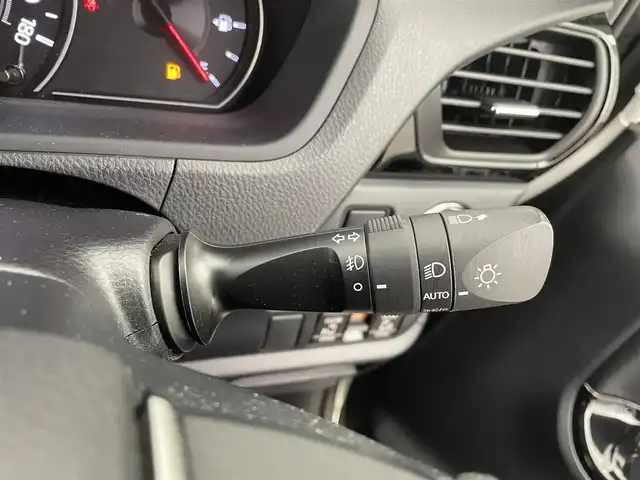 トヨタ ヴォクシー ZS 煌Ⅲ 宮城県 2020(令2)年 3.5万km ホワイトパールクリスタルシャイン ７人乗り/ワンオーナー/黒ハーフレザーシート/ドアエッジモール(両側フロントドア)/シートバックテーブル/サイドテーブル/純正12.1インチフリップダウンモニター【V12T-R68C】/純正10インチSDナビ【NSZN-Z68T】/(AM/FM/Bluetooth/CD/DVD/フルセグTV)/バックカメラ/ビルトインETC/Toyota Safety Sense/・LDA(レーンディパーチャーアラート)/・オートマチックハイビーム/・先行車発進告知機能/・PCS(プリクラッシュセーフティ)/クルーズコントロール/アイドリングストップ/両側パワースライドドア/オートライト/クリアランスソナー/コーナーセンサー/フロントフォグランプ/盗難防止装置/横滑り防止機能/電格ウィンカーミラー/プッシュスタート/フロアマット/純正１６インチアルミホイール/ステアリングスイッチ/USB充電ソケット×２/前後ドライブレコーダーYupiteru【SN-TW78d】/後席用サンシェード/スペアキー×１/ドアバイザー/ドラレコ取扱説明書/取扱説明書/保証書