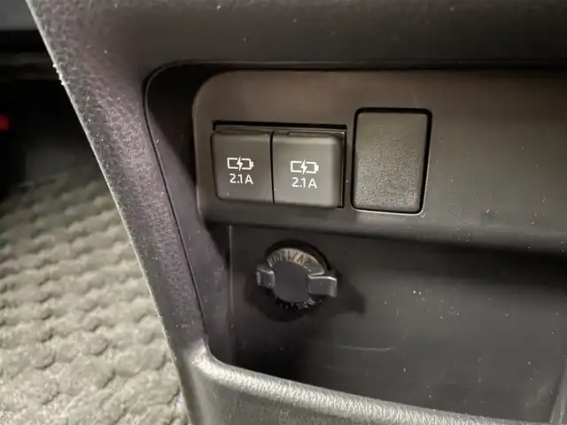 トヨタ ヴォクシー ZS 煌Ⅲ 宮城県 2020(令2)年 3.5万km ホワイトパールクリスタルシャイン ７人乗り/ワンオーナー/黒ハーフレザーシート/ドアエッジモール(両側フロントドア)/シートバックテーブル/サイドテーブル/純正12.1インチフリップダウンモニター【V12T-R68C】/純正10インチSDナビ【NSZN-Z68T】/(AM/FM/Bluetooth/CD/DVD/フルセグTV)/バックカメラ/ビルトインETC/Toyota Safety Sense/・LDA(レーンディパーチャーアラート)/・オートマチックハイビーム/・先行車発進告知機能/・PCS(プリクラッシュセーフティ)/クルーズコントロール/アイドリングストップ/両側パワースライドドア/オートライト/クリアランスソナー/コーナーセンサー/フロントフォグランプ/盗難防止装置/横滑り防止機能/電格ウィンカーミラー/プッシュスタート/フロアマット/純正１６インチアルミホイール/ステアリングスイッチ/USB充電ソケット×２/前後ドライブレコーダーYupiteru【SN-TW78d】/後席用サンシェード/スペアキー×１/ドアバイザー/ドラレコ取扱説明書/取扱説明書/保証書