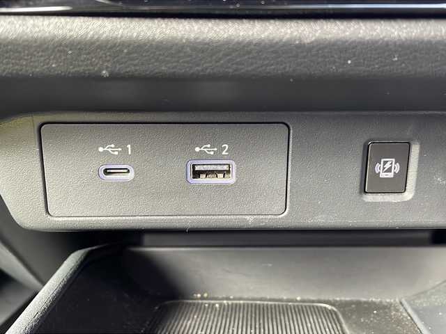 日産 ノート X 福岡県 2022(令4)年 2.2万km ビビットブルー / スーパーブラック 2トーン ワンオーナー　/レーダークルーズコントロール　/純正メーカーナビ（Ｂｌｕｅｔｏｏｔｈ・ＴＶ・ラジオ）/全方位カメラ　/バックモニター　/ビルトインＥＴＣ２．０　/ブラインドスポットモニター/前方ドライブレコーダー　/ＬＥＤライト　/ＨＤＭＩ入力端子/USB入力端子/C-type入力端子/純正フロアマット/プッシュスタート/スマートキー/保証書/取扱説明書