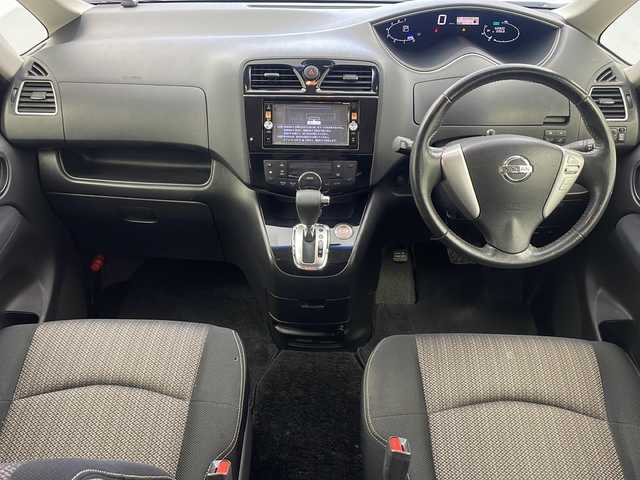 日産 セレナ ハイウェイS S HV Aセーフ 大阪府 2014(平26)年 6.3万km ブリリアントホワイトパール 純正SDナビ　MP314D-W/【BT/フルセグTV/USB/AUX/DVD]/全方位カメラ/フリップダウンモニター/全方位カメラ/両側パワースライドドア/ETC/衝突被害軽減システム/レーンキープアシスト/クルーズコントロール追従無し/アイドリングストップ/コーナーセンサー前後/オートライト/シートバックテーブル/純正16インチアルミホイール/純正フロアマット/スペアキー