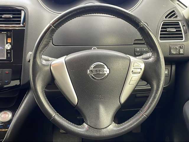 日産 セレナ ハイウェイS S HV Aセーフ 大阪府 2014(平26)年 6.3万km ブリリアントホワイトパール 純正SDナビ　MP314D-W/【BT/フルセグTV/USB/AUX/DVD]/全方位カメラ/フリップダウンモニター/全方位カメラ/両側パワースライドドア/ETC/衝突被害軽減システム/レーンキープアシスト/クルーズコントロール追従無し/アイドリングストップ/コーナーセンサー前後/オートライト/シートバックテーブル/純正16インチアルミホイール/純正フロアマット/スペアキー