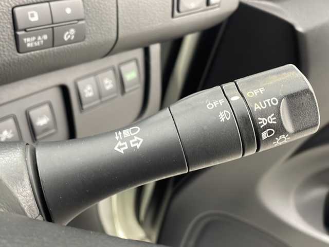 日産 セレナ ハイウェイS S HV Aセーフ 大阪府 2014(平26)年 6.3万km ブリリアントホワイトパール 純正SDナビ　MP314D-W/【BT/フルセグTV/USB/AUX/DVD]/全方位カメラ/フリップダウンモニター/全方位カメラ/両側パワースライドドア/ETC/衝突被害軽減システム/レーンキープアシスト/クルーズコントロール追従無し/アイドリングストップ/コーナーセンサー前後/オートライト/シートバックテーブル/純正16インチアルミホイール/純正フロアマット/スペアキー