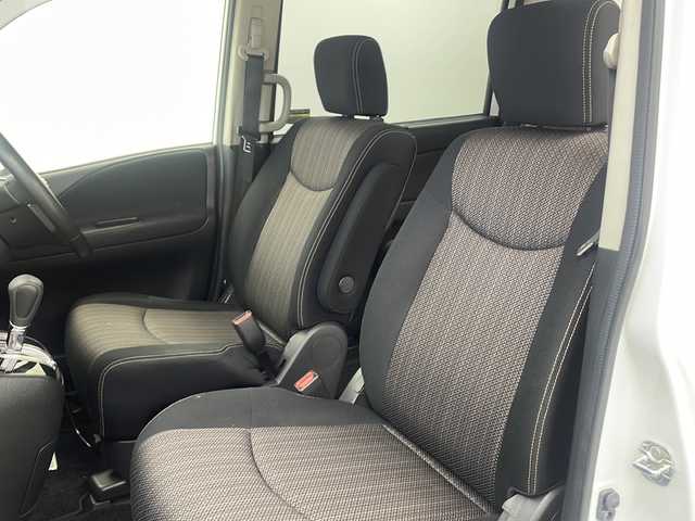 日産 セレナ ハイウェイS S HV Aセーフ 大阪府 2014(平26)年 6.3万km ブリリアントホワイトパール 純正SDナビ　MP314D-W/【BT/フルセグTV/USB/AUX/DVD]/全方位カメラ/フリップダウンモニター/全方位カメラ/両側パワースライドドア/ETC/衝突被害軽減システム/レーンキープアシスト/クルーズコントロール追従無し/アイドリングストップ/コーナーセンサー前後/オートライト/シートバックテーブル/純正16インチアルミホイール/純正フロアマット/スペアキー