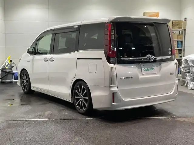 トヨタ エスクァイア ハイブリッド Gi 福島県 2016(平28)年 12.1万km ホワイトパールクリスタルシャイン ワンオーナー/アルパイン11インチナビ/CD/DVD/SD/BT/フルセグTV/アルパインフリップダウンモニター/社外17インチAW(社外AW＋冬タイヤ積込)/社外車高調ローダウン/社外フロントスポイラー/Toyota Safety Sense C/両側パワースライドドア/クルーズコントロール/合成皮革シート/シートヒーター/バックカメラ/オートハイビーム/LEDヘッドライト/ビルトインETC/プッシュスタート/ドアバイザー/フロアマット