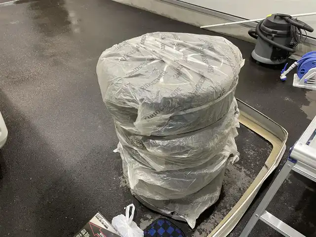 トヨタ エスクァイア ハイブリッド Gi 福島県 2016(平28)年 12.1万km ホワイトパールクリスタルシャイン ワンオーナー/アルパイン11インチナビ/CD/DVD/SD/BT/フルセグTV/アルパインフリップダウンモニター/社外17インチAW(社外AW＋冬タイヤ積込)/社外車高調ローダウン/社外フロントスポイラー/Toyota Safety Sense C/両側パワースライドドア/クルーズコントロール/合成皮革シート/シートヒーター/バックカメラ/オートハイビーム/LEDヘッドライト/ビルトインETC/プッシュスタート/ドアバイザー/フロアマット