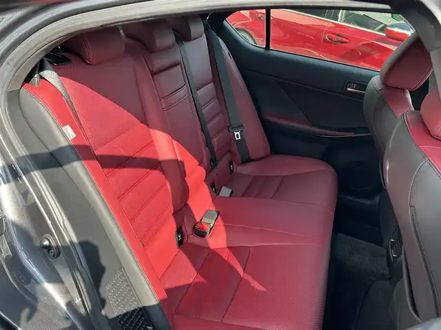 レクサス ＩＳ 300h バージョンL 愛媛県 2021(令3)年 6万km ソニッククロム 純正ナビ/フルセグTV/全方位カメラ/レクサスセーフティシステム/サンルーフ/赤レザーシート/シートヒーター/エアシート/パワーシート/TVキャンセラー/パドルシフト/LEDヘッドライト/オートライト/オートハイビーム/純正AW/純正フロアマット/ドラレコ/ETC/スマートキー/スペアキー/プッシュスタート