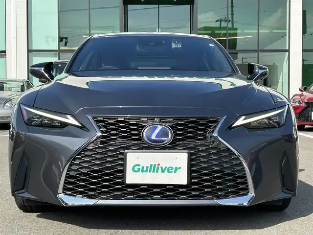 レクサス ＩＳ 300h バージョンL 愛媛県 2021(令3)年 6万km ソニッククロム 純正ナビ/フルセグTV/全方位カメラ/レクサスセーフティシステム/サンルーフ/赤レザーシート/シートヒーター/エアシート/パワーシート/TVキャンセラー/パドルシフト/LEDヘッドライト/オートライト/オートハイビーム/純正AW/純正フロアマット/ドラレコ/ETC/スマートキー/スペアキー/プッシュスタート