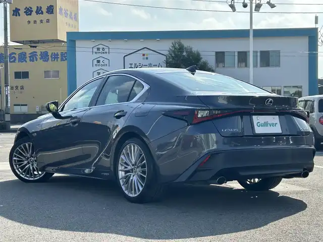 レクサス ＩＳ 300h バージョンL 愛媛県 2021(令3)年 6万km ソニッククロム 純正ナビ/フルセグTV/全方位カメラ/レクサスセーフティシステム/サンルーフ/赤レザーシート/シートヒーター/エアシート/パワーシート/TVキャンセラー/パドルシフト/LEDヘッドライト/オートライト/オートハイビーム/純正AW/純正フロアマット/ドラレコ/ETC/スマートキー/スペアキー/プッシュスタート