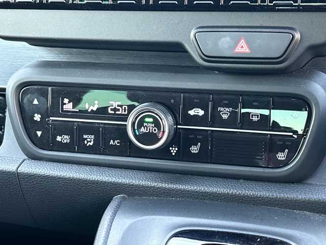 ホンダ Ｎ ＯＮＥ 愛媛県 2023(令5)年 0.5万km ブリティッシュグリーンP 純正ナビ（フルセグ/Bluetooth/USB）/バックカメラ/ＥＴＣ/ドライブレコーダー前後/シートヒーター/ホンダセンシング/LED/オートライト/コーナーセンサー/純正フロアマット/純正アルミホイール/フォグランプ