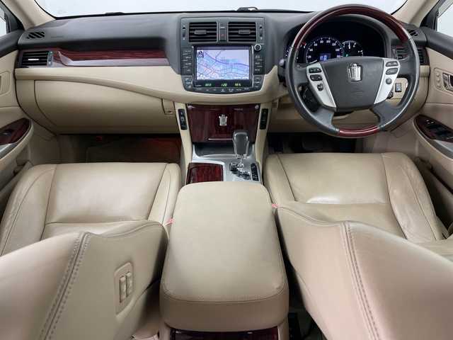 トヨタ クラウン ロイヤル Rサルーン i－Four アニバ 道央・札幌 2011(平23)年 14.3万km シルバーマイカM ・4WD/・純正ナビ/（CD DVD USB AUX HDD フルセグ）/・ステアリングスイッチ/・クルーズコントロール/・ドアミラーヒーター/・D/Nパワーシート/・D/Nシートヒーター/・D/Nベンチレーション/・バックカメラ/・サイドカメラ/・メモリーシート/・純正AW付き夏タイヤ積込/・HIDヘッドライト