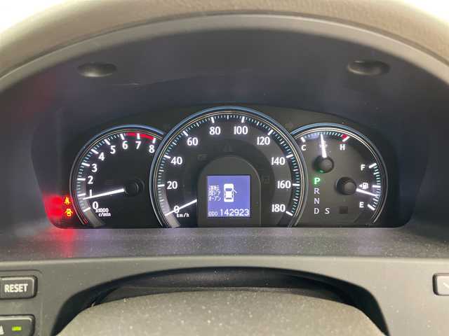 トヨタ クラウン ロイヤル Rサルーン i－Four アニバ 道央・札幌 2011(平23)年 14.3万km シルバーマイカM ・4WD/・純正ナビ/（CD DVD USB AUX HDD フルセグ）/・ステアリングスイッチ/・クルーズコントロール/・ドアミラーヒーター/・D/Nパワーシート/・D/Nシートヒーター/・D/Nベンチレーション/・バックカメラ/・サイドカメラ/・メモリーシート/・純正AW付き夏タイヤ積込/・HIDヘッドライト