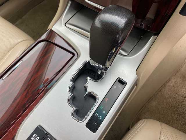 トヨタ クラウン ロイヤル Rサルーン i－Four アニバ 道央・札幌 2011(平23)年 14.3万km シルバーマイカM ・4WD/・純正ナビ/（CD DVD USB AUX HDD フルセグ）/・ステアリングスイッチ/・クルーズコントロール/・ドアミラーヒーター/・D/Nパワーシート/・D/Nシートヒーター/・D/Nベンチレーション/・バックカメラ/・サイドカメラ/・メモリーシート/・純正AW付き夏タイヤ積込/・HIDヘッドライト