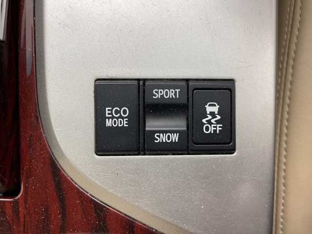 トヨタ クラウン ロイヤル Rサルーン i－Four アニバ 道央・札幌 2011(平23)年 14.3万km シルバーマイカM ・4WD/・純正ナビ/（CD DVD USB AUX HDD フルセグ）/・ステアリングスイッチ/・クルーズコントロール/・ドアミラーヒーター/・D/Nパワーシート/・D/Nシートヒーター/・D/Nベンチレーション/・バックカメラ/・サイドカメラ/・メモリーシート/・純正AW付き夏タイヤ積込/・HIDヘッドライト