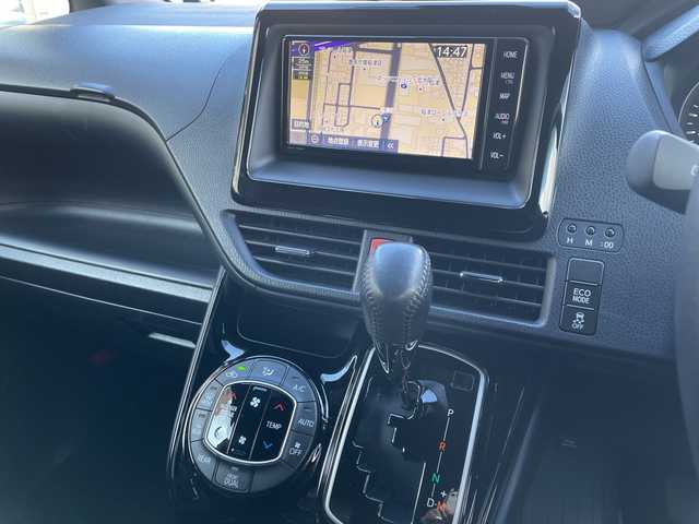 トヨタ ノア Si ダブルバイビーⅡ 大阪府 2019(令1)年 5.7万km ホワイトパールクリスタルシャイン 純正ナビ（フルセグTV/Bluetooth/AM・FM）/バックカメラ/ETC/ドラレコ内蔵型デジタルインナーミラー/両側パワースライドドア/クルーズコントロール/アイドリングストップ/クリアランスソナー/先行車発進告知機能/プッシュスタート/純正16インチアルミホイール