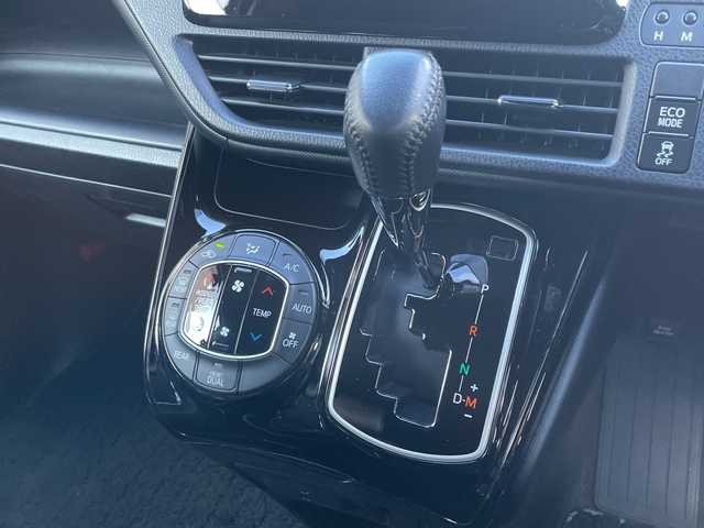 トヨタ ノア Si ダブルバイビーⅡ 大阪府 2019(令1)年 5.7万km ホワイトパールクリスタルシャイン 純正ナビ（フルセグTV/Bluetooth/AM・FM）/バックカメラ/ETC/ドラレコ内蔵型デジタルインナーミラー/両側パワースライドドア/クルーズコントロール/アイドリングストップ/クリアランスソナー/先行車発進告知機能/プッシュスタート/純正16インチアルミホイール