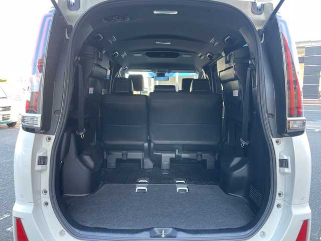 トヨタ ノア Si ダブルバイビーⅡ 大阪府 2019(令1)年 5.7万km ホワイトパールクリスタルシャイン 純正ナビ（フルセグTV/Bluetooth/AM・FM）/バックカメラ/ETC/ドラレコ内蔵型デジタルインナーミラー/両側パワースライドドア/クルーズコントロール/アイドリングストップ/クリアランスソナー/先行車発進告知機能/プッシュスタート/純正16インチアルミホイール