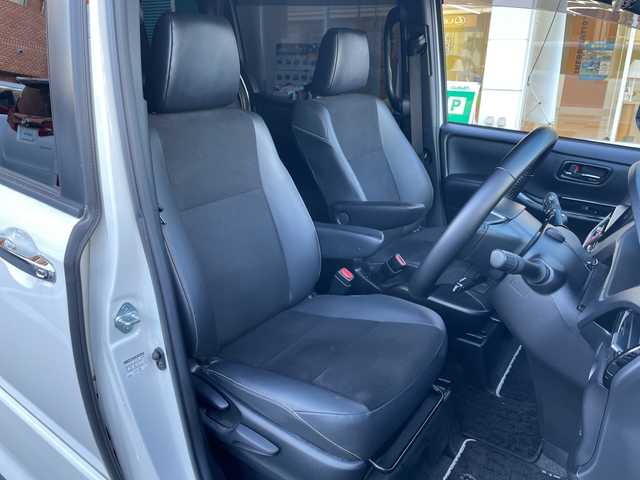 トヨタ ノア Si ダブルバイビーⅡ 大阪府 2019(令1)年 5.7万km ホワイトパールクリスタルシャイン 純正ナビ（フルセグTV/Bluetooth/AM・FM）/バックカメラ/ETC/ドラレコ内蔵型デジタルインナーミラー/両側パワースライドドア/クルーズコントロール/アイドリングストップ/クリアランスソナー/先行車発進告知機能/プッシュスタート/純正16インチアルミホイール