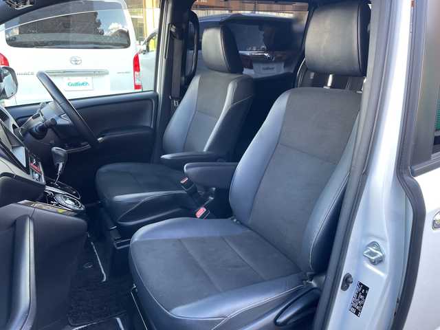 トヨタ ノア Si ダブルバイビーⅡ 大阪府 2019(令1)年 5.7万km ホワイトパールクリスタルシャイン 純正ナビ（フルセグTV/Bluetooth/AM・FM）/バックカメラ/ETC/ドラレコ内蔵型デジタルインナーミラー/両側パワースライドドア/クルーズコントロール/アイドリングストップ/クリアランスソナー/先行車発進告知機能/プッシュスタート/純正16インチアルミホイール