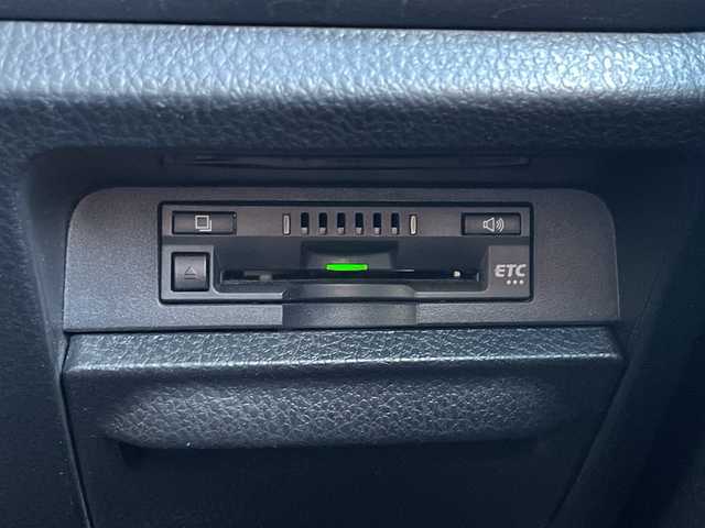 トヨタ ノア Si ダブルバイビーⅡ 大阪府 2019(令1)年 5.7万km ホワイトパールクリスタルシャイン 純正ナビ（フルセグTV/Bluetooth/AM・FM）/バックカメラ/ETC/ドラレコ内蔵型デジタルインナーミラー/両側パワースライドドア/クルーズコントロール/アイドリングストップ/クリアランスソナー/先行車発進告知機能/プッシュスタート/純正16インチアルミホイール