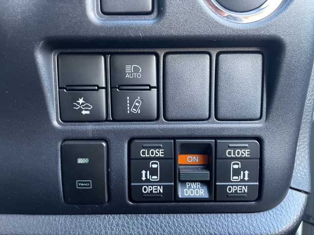 トヨタ ノア Si ダブルバイビーⅡ 大阪府 2019(令1)年 5.7万km ホワイトパールクリスタルシャイン 純正ナビ（フルセグTV/Bluetooth/AM・FM）/バックカメラ/ETC/ドラレコ内蔵型デジタルインナーミラー/両側パワースライドドア/クルーズコントロール/アイドリングストップ/クリアランスソナー/先行車発進告知機能/プッシュスタート/純正16インチアルミホイール