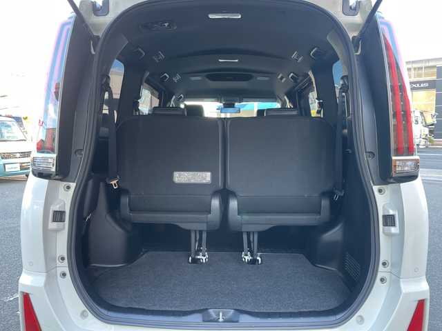 トヨタ ノア Si ダブルバイビーⅡ 大阪府 2019(令1)年 5.7万km ホワイトパールクリスタルシャイン 純正ナビ（フルセグTV/Bluetooth/AM・FM）/バックカメラ/ETC/ドラレコ内蔵型デジタルインナーミラー/両側パワースライドドア/クルーズコントロール/アイドリングストップ/クリアランスソナー/先行車発進告知機能/プッシュスタート/純正16インチアルミホイール