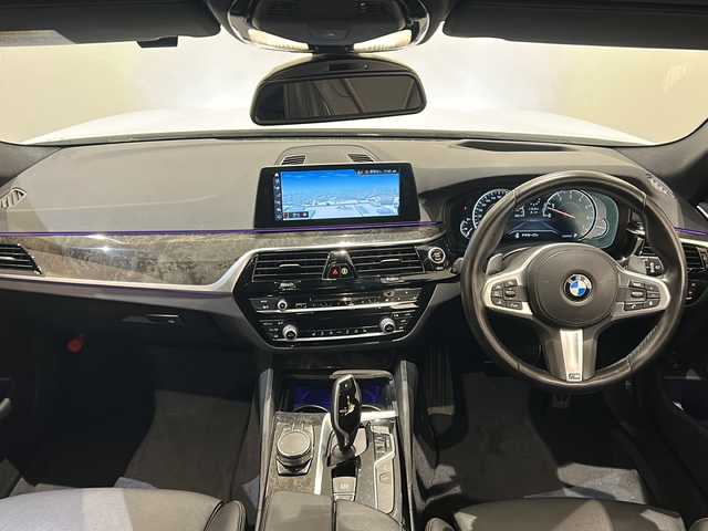 ＢＭＷ ５４０ｉ xDrive ツーリング Mスポーツ 新潟県 2017(平29)年 3.6万km アルピンホワイトⅢ コンフォートパッケージ/　　・ソフトクローズドア/ハイラインパッケージ/　　・黒革/シートヒーター(全席)/イノベーションパッケージ/　　・ジェスチャーコントロール/　　・ヘッドアップディスプレイ/アクティブクルーズコントロール/メモリ付きパワーシート/パワーバックドア/純正ナビ/TV/CD/360°カメラ/社外ドライブレコーダー(前方)/LEDヘッドライト/オートライト/フロント/リアフォグライト/ミラーETC/純正19インチAW/パークディスタンスコントロール/アンビエントライト
