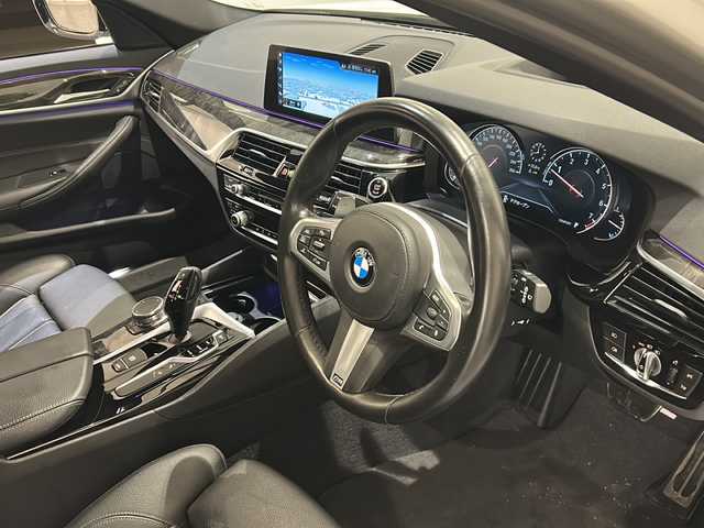 ＢＭＷ ５４０ｉ xDrive ツーリング Mスポーツ 新潟県 2017(平29)年 3.6万km アルピンホワイトⅢ コンフォートパッケージ/　　・ソフトクローズドア/ハイラインパッケージ/　　・黒革/シートヒーター(全席)/イノベーションパッケージ/　　・ジェスチャーコントロール/　　・ヘッドアップディスプレイ/アクティブクルーズコントロール/メモリ付きパワーシート/パワーバックドア/純正ナビ/TV/CD/360°カメラ/社外ドライブレコーダー(前方)/LEDヘッドライト/オートライト/フロント/リアフォグライト/ミラーETC/純正19インチAW/パークディスタンスコントロール/アンビエントライト