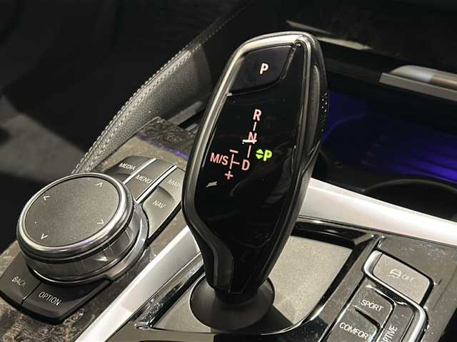 ＢＭＷ ５４０ｉ xDrive ツーリング Mスポーツ 新潟県 2017(平29)年 3.6万km アルピンホワイトⅢ コンフォートパッケージ/　　・ソフトクローズドア/ハイラインパッケージ/　　・黒革/シートヒーター(全席)/イノベーションパッケージ/　　・ジェスチャーコントロール/　　・ヘッドアップディスプレイ/アクティブクルーズコントロール/メモリ付きパワーシート/パワーバックドア/純正ナビ/TV/CD/360°カメラ/社外ドライブレコーダー(前方)/LEDヘッドライト/オートライト/フロント/リアフォグライト/ミラーETC/純正19インチAW/パークディスタンスコントロール/アンビエントライト