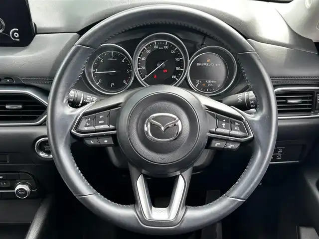 マツダ ＣＸ－５ XD スマートエディション 香川県 2020(令2)年 4.3万km スノーフレイクホワイトパールマイカ 登録時走行距離：42833km/純正ナビ（ナビSD無し）/→AM/FM/フルセグTV/Bluetooth/→CD/DVD再生/パノラマビューモニター/ヘッドアップディスプレイ/前後ドライブレコーダー/アダプティブクルーズコントロール/ステアリングリモコン/革巻きステアリング/電子パーキング/ALPINE製社外フリップダウンモニター/LEDオートライト/純正17インチAW/ブラインドスポットモニター/SCBS/TCS/クリアランスソナー