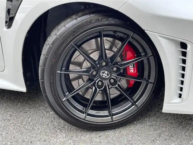 トヨタ ＧＲカローラ RZ 神奈川県 2025(令7)年 0.3万km プラチナホワイトパールマイカ 純正メモリーナビ・地デジTV/バックモニター/ビルトインETC/純正USB/BT/Miracast/ハーフレザーシート/前席シートヒーター/HUD/BBS製18インチ鍛造AW/レッドキャリパー/LEDヘッドライト/トヨタセーフティセンス/レーダークルーズコントロール/PCS/LDA/BSM/RCTA/SEA/RSA/コーナーセンサー/オートハイビーム/寒冷地仕様/プッシュスタート/スマートキー