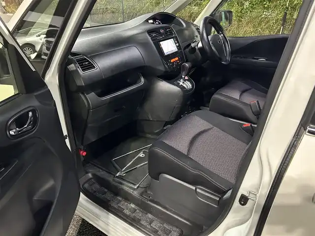 日産 セレナ ハイウェイスター Vセレクション 宮城県 2012(平24)年 12.9万km ブリリアントホワイトパール 純正ナビ/（MC311D-W）/フルセグTV/後席フリップダウンモニター/クルーズコントロール/前方ドライブレコーダー/両側パワースライドドア/純正フロアマット/純正16インチアルミホイール