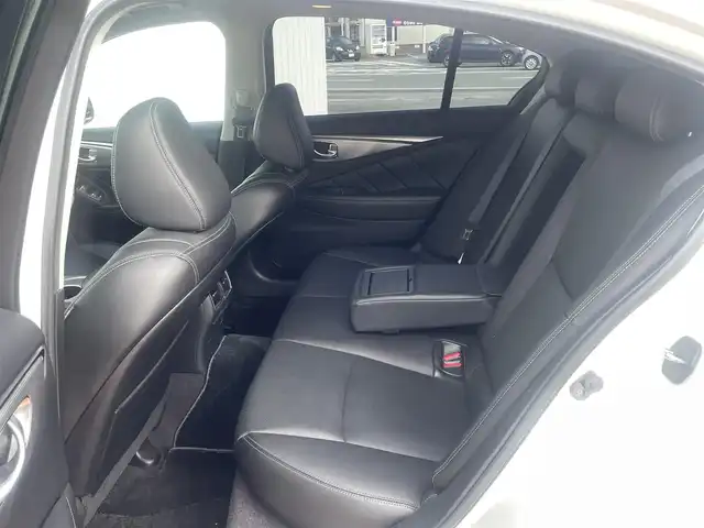 日産 スカイライン ハイブリッド 350GT Type SP 三重県 2016(平28)年 7.5万km ブリリアントホワイトパール 純正メーカーナビ/アラウンドビューモニター/全方位運転支援システム/LEDヘッドランプ/オートライト/ボディ同色電動格納ドアミラー/245/40R19タイヤ/　＊19インチアルミホイール/革巻ステアリングホイール/パドルシフト/SRSエアバック（運転席/助手席/サイド/カーテン）/左右独立温度調整機能付オートエアコン/アルミペダル/SRSダウンサス/ブラック革シート/シートヒーター（運転席/助手席）/インテリジェントキー/プッシュスタート